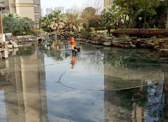 嘉荫景观池淤泥清理