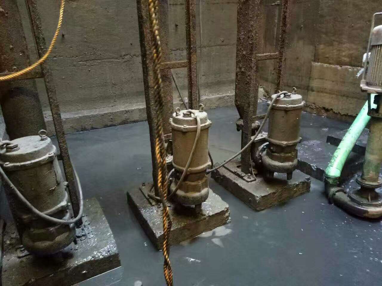 嘉荫污水池清理