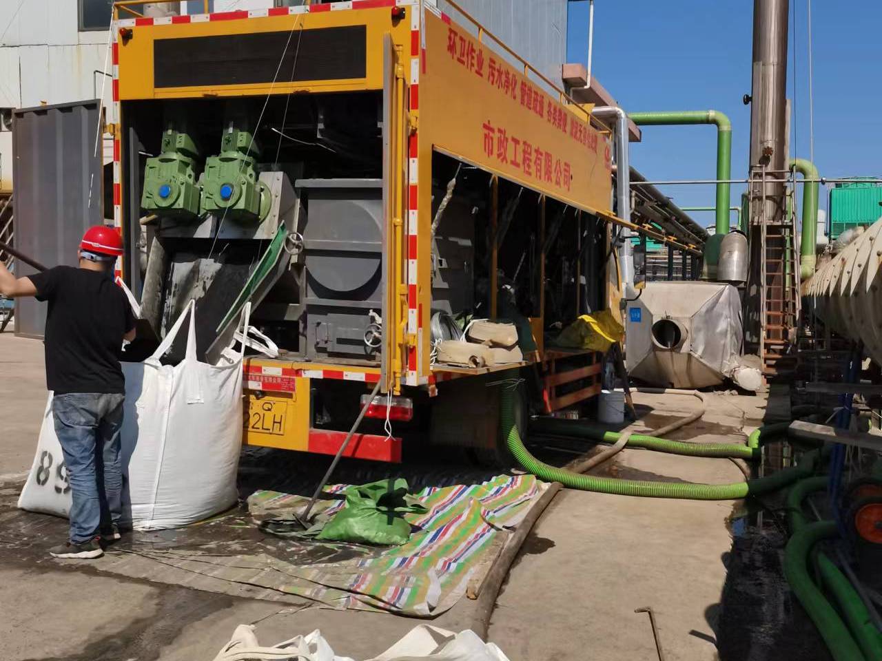 嘉荫淤泥压干处理